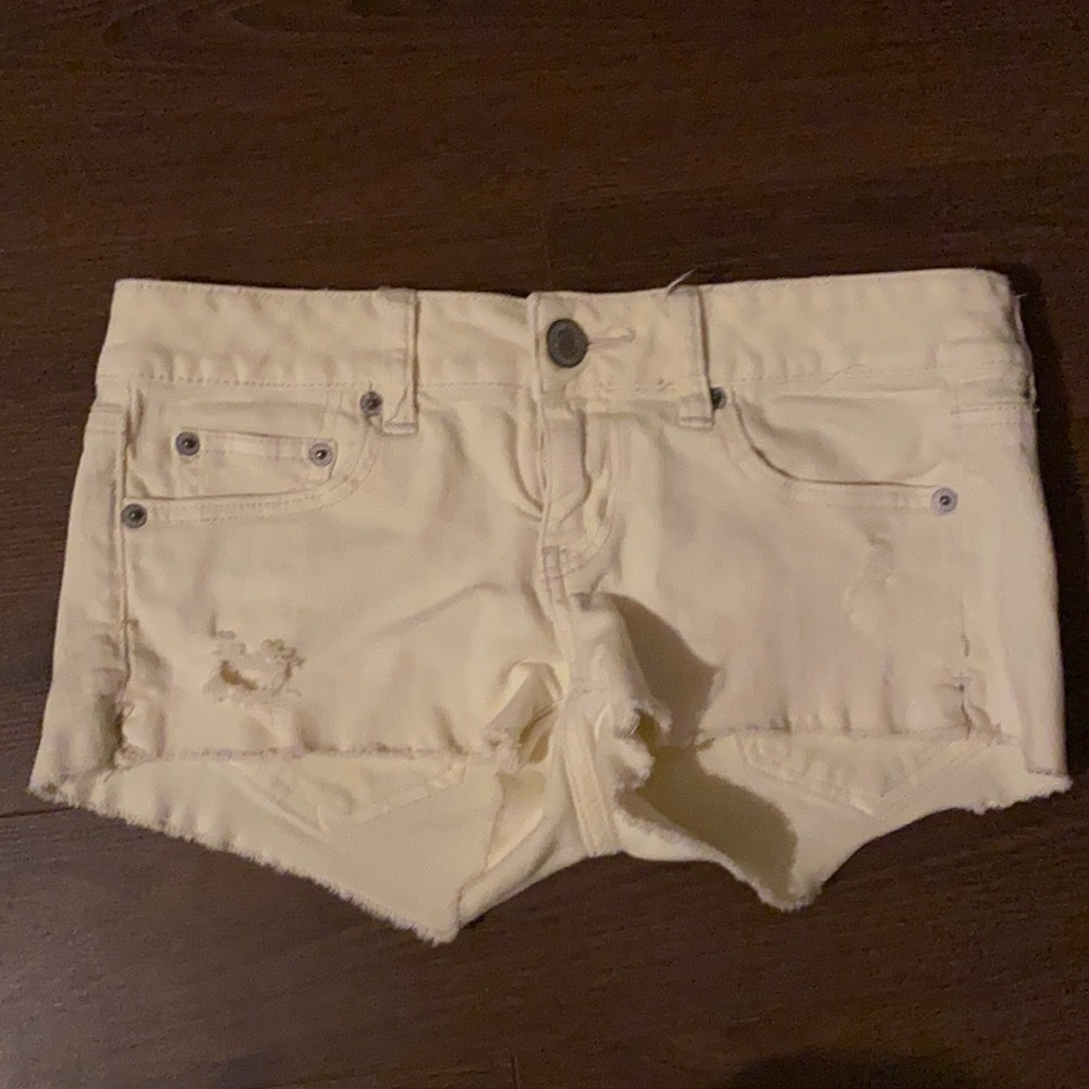 Pale yellow American eagle short shorts